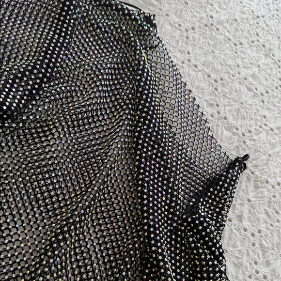 Elegant Black and White Diamond Mesh Top - Picture 3 of 3